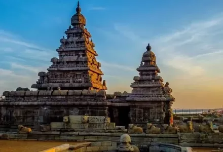 #Mahabalipuram, #Mamallapuram, #यात्रापार्टनर, #PandavaRath, #RathTemple, #ShoreTemple #yatrapartner, #krishnabutterball,